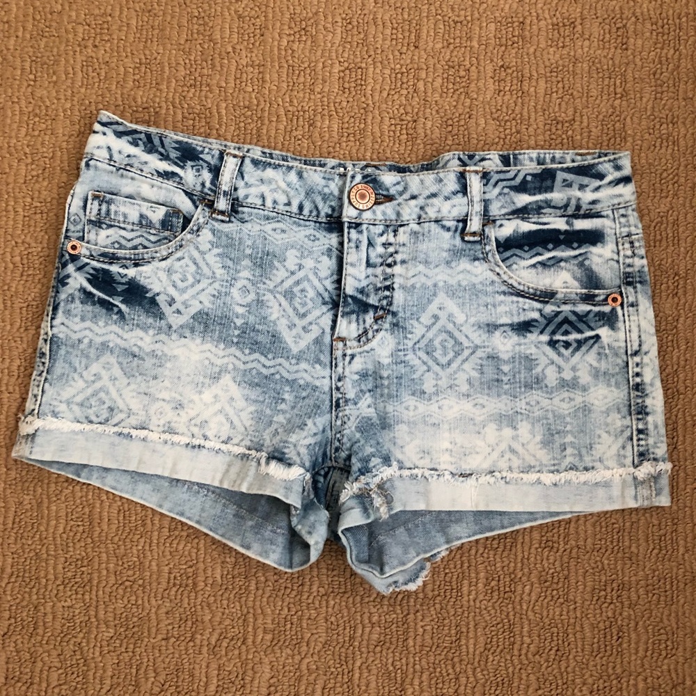 Mossimo trippy shorts size: 9